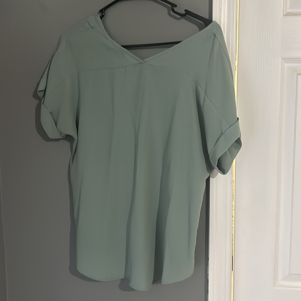 Green plain blouse - Picture 3 of 3